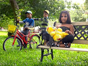 asian-kids-playing-park-7922953